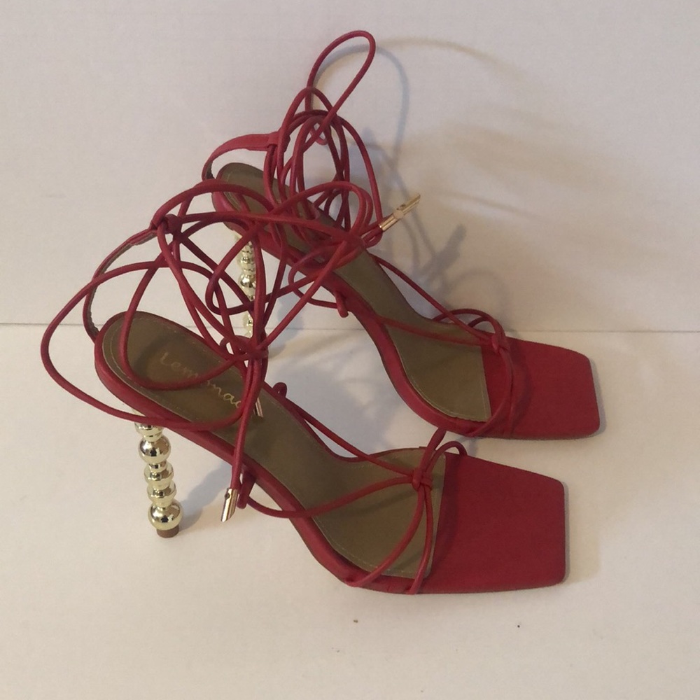 Red strappy heels 8.5 - Picture 2 of 4